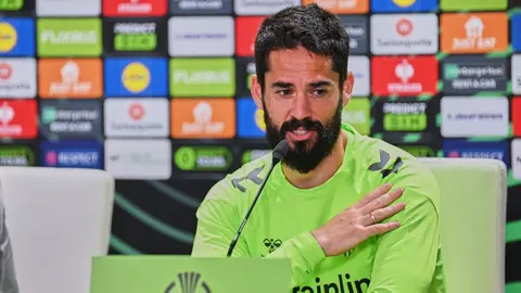 Isco Alarc&oacute;n en la rueda de prensa previa al Real Betis - Fiorentina | Salvador L&oacute;pez Medina para El MIRA