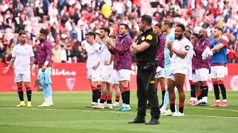 Los jugadores del Sevilla FC tras empatar ante el CD Legan&eacute;s | Salvador L&oacute;pez Medina para El MIRA