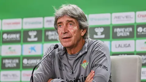 Manuel Pellegrini en la rueda de prensa previa al Real Betis - Osasuna | Salvador L&oacute;pez Medina para El MIRA