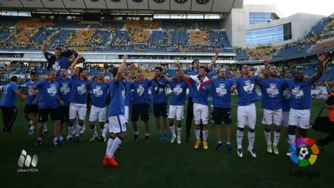 Los jugadores del Real Oviedo celebran el ascenso conseguido ante el C&aacute;diz CF | LaLiga