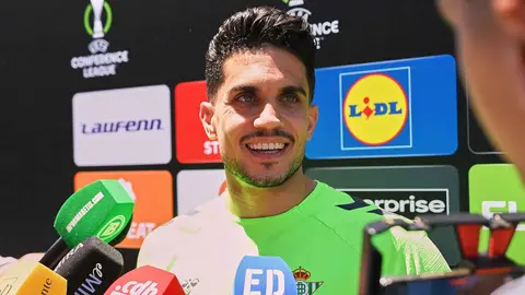 Marc Bartra en el Media Day del Real Betis previo a la final de Conference League | Salvador L&oacute;pez Medina para El MIRA