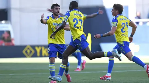 Moussa Diakit&eacute; celebra su gol en el C&aacute;diz CF - SD Huesca | CCF