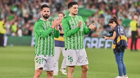 Marc Bartra e Isco Alarc&oacute;n tras el Real Betis - Valencia CF | Salvador L&oacute;pez Medina para El MIRA
