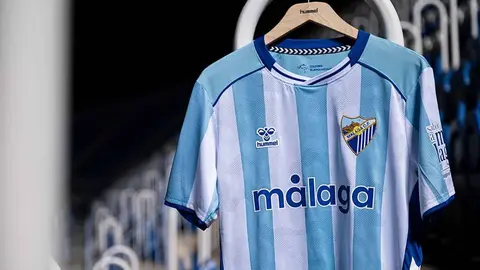 El M&aacute;laga CF se cuela en la alta costura: analizamos su nueva camiseta como si fuera de pasarela