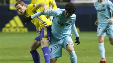 &Aacute;lex Fern&aacute;ndez y Carles Ale&ntilde;&aacute; durante un C&aacute;diz CF - FC Barcelona B | LaLiga