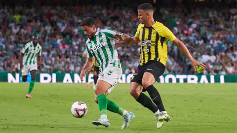 Pablo Fornals y Luiz Felipe en el Real Betis - Al Ittihad | Salvador L&oacute;pez Medina para El MIRA