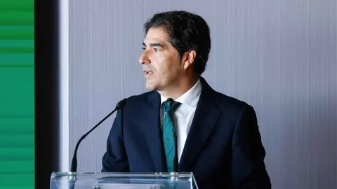 &Aacute;ngel Haro en la presentaci&oacute;n de &Aacute;lvaro Valles con el Real Betis | Andr&eacute;s G&oacute;ngora para El MIRA