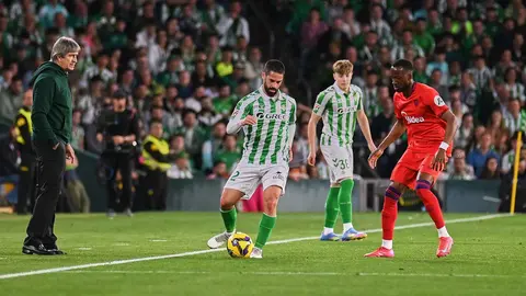Isco y Lukebakio en el Real Betis - Sevilla FC | Salvador L&oacute;pez Medina para El MIRA