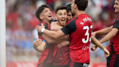 Alberto Reina celebra un gol anotado con el CD Mirand&eacute;s | LaLiga