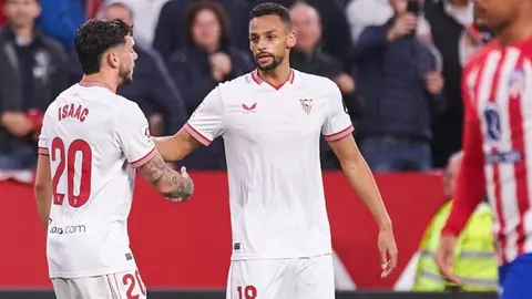 Isaac Romero y Sow en el Sevilla FC - Atl&eacute;tico de Madrid | Salvador L&oacute;pez Medina para El MIRA