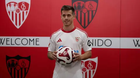 Presentaci&oacute;n de Alfon Gonz&aacute;lez con el Sevilla FC | Jes&uacute;s Ruiz para El MIRA