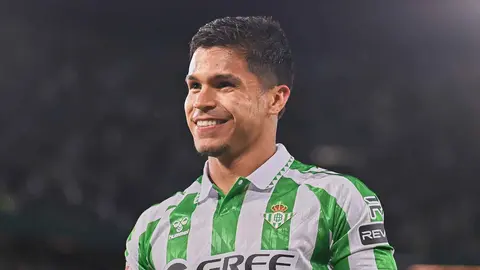 Cucho Hern&aacute;ndez celebra su gol en el Real Betis - Osasuna | Salvador L&oacute;pez Medina para El MIRA