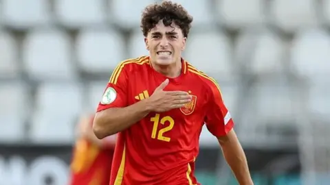 Jan Virgili celebra un gol de la selecci&oacute;n espa&ntilde;ola sub 19 | SEF