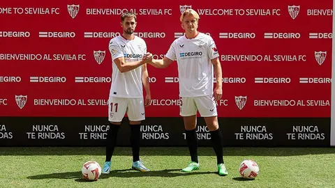 Presentaci&oacute;n de Adnan Januzaj y Kasper Dolberg con el Sevilla FC | Salvador L&oacute;pez para El MIRA