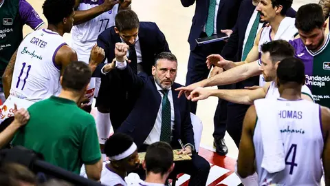 El presidente del Unicaja Baloncesto considera a Ibon Navarro "el mejor entrenador de la ACB"