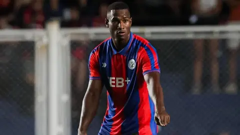 Jhohan Roma&ntilde;a, defensa central de San Lorenzo de Almagro