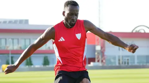 Dodi Luk&eacute;bakio durante un entrenamiento de la pretemporada 25/26 | SFC