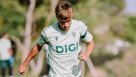 Jos&eacute; Antonio de la Rosa durante un entrenamiento del C&aacute;diz CF | CCF