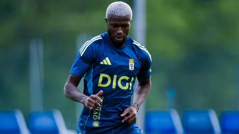Kwasi Sibo durante un entrenamiento con el Real Oviedo | RO