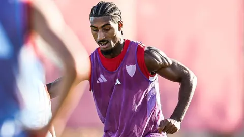 Lo&iuml;c Bad&eacute; durante un entrenamiento de la pretemporada con el Sevilla FC | SFC