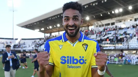 Chris Ramos celebra la victoria del C&aacute;diz CF ante el FC Cartagena | CCF