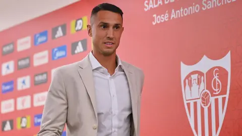 Odysseas Vlachodimos en su presentaci&oacute;n con el Sevilla FC | Salvador L&oacute;pez Medina para El MIRA