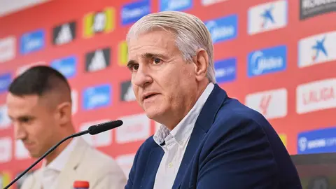 Antonio Cord&oacute;n en la presentaci&oacute;n de Odysseas Vlachodimos con el Sevilla FC | Salvador L&oacute;pez Medina para El MIRA