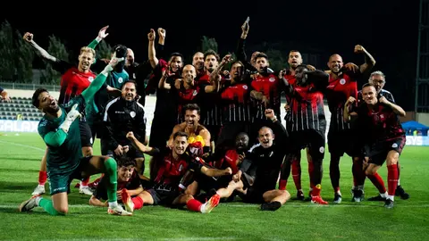 Los jugadores del Lincoln Red Imps celebran la clasificaci&oacute;n para Europa | LRI