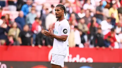 Lo&iuml;c Bad&eacute; en un partido del Sevilla FC | Salvador L&oacute;pez Medina para El MIRA