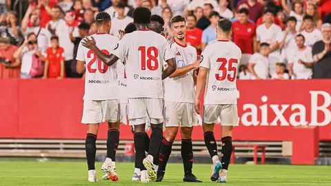 Los jugadores del Sevilla FC celebran un gol | Salvador L&oacute;pez Medina para El MIRA