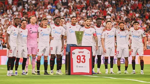 Homenaje a Lo&iuml;c Bad&eacute; en el Sevilla FC - Getafe CF | Salvador L&oacute;pez Medina para El MIRA