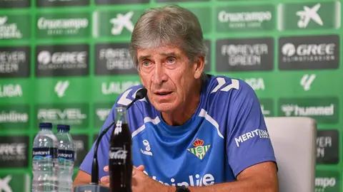 Manuel Pellegrini en la rueda de prensa previa al Celta de Vigo - Real Betis | Salvador L&oacute;pez Medina para El MIRA