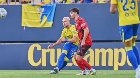Javi Ontiveros durante el C&aacute;diz CF - CD Mirand&eacute;s | Salvador L&oacute;pez Medina para El MIRA