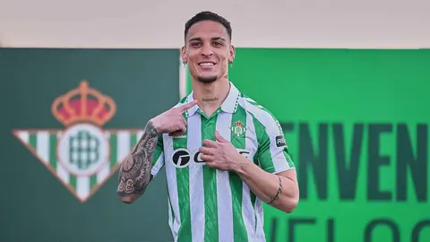 Antony en su presentaci&oacute;n con el Real Betis | Salvador L&oacute;pez Medina para El MIRA