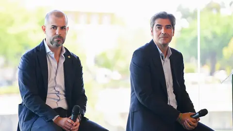 Manu Fajardo y &Aacute;ngel Haro en la presentaci&oacute;n de Antony con el Real Betis | Salvador L&oacute;pez Medina para El MIRA