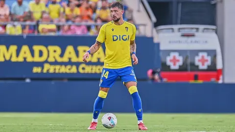 Bojan Kovacevic durante el C&aacute;diz CF - CD Mirand&eacute;s | Salvador L&oacute;pez Medina para El MIRA