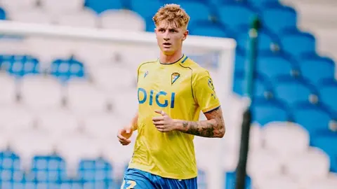 Pelayo Fern&aacute;ndez durante el Real Sociedad B - C&aacute;diz CF | CCF