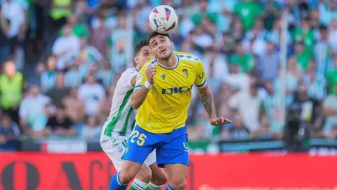 Maxi G&oacute;mez en el Real Betis - C&aacute;diz CF | Salvador L&oacute;pez Medina para El MIRA