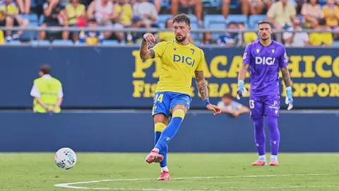 Bojan Kovacevic durante el C&aacute;diz CF - CD Mirand&eacute;s | Salvador L&oacute;pez Medina para El MIRA