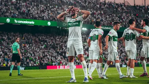 Rafa Mir celebra su gol anotado en el Elche CF - Levante UD | ECF