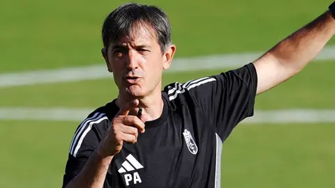 Jos&eacute; Pacheta durante un entrenamiento con el Granada CF | GCF