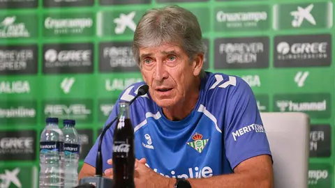 Manuel Pellegrini en la rueda de prensa previa al Real Betis - Real Sociedad | Salvador L&oacute;pez Medina para El MIRA