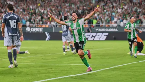 Fornals celebra su gol en el Real Betis - Real Sociedad | Salvador L&oacute;pez Medina para El MIRA
