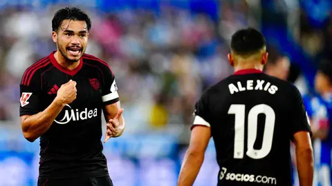 Suazo y Alexis S&aacute;nchez en el Alav&eacute;s - Sevilla FC | @SevillaFC