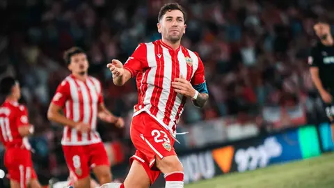 Adri&aacute;n Embarba celebra su gol en el UD Almer&iacute;a - Real Sporting | UDA