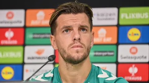 Gio Lo Celso en la rueda de prensa previa al Real Betis - Nottingham Forest | Salvador L&oacute;pez Medina para El MIRA