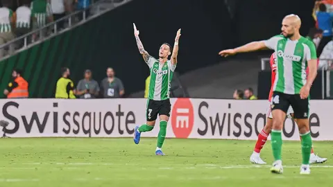 Antony celebra su gol en el Real Betis - Nottingham Forest | Salvador L&oacute;pez Medina para El MIRA