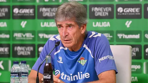 Manuel Pellegrini en la rueda de prensa previa al Real Betis - Osasuna | Salvador L&oacute;pez Medina para El MIRA
