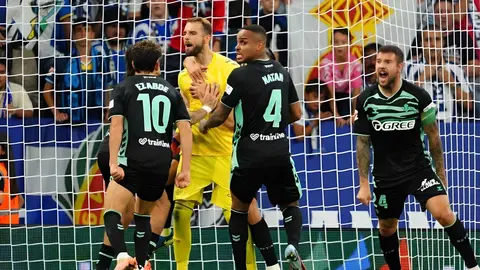 Pau L&oacute;pez celebra su penalti parado en el Espanyol - Real Betis | LaLiga