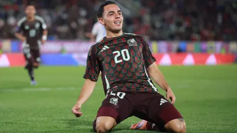 Hugo Camberos celebra un gol anotado con la selecci&oacute;n de M&eacute;xico sub-20